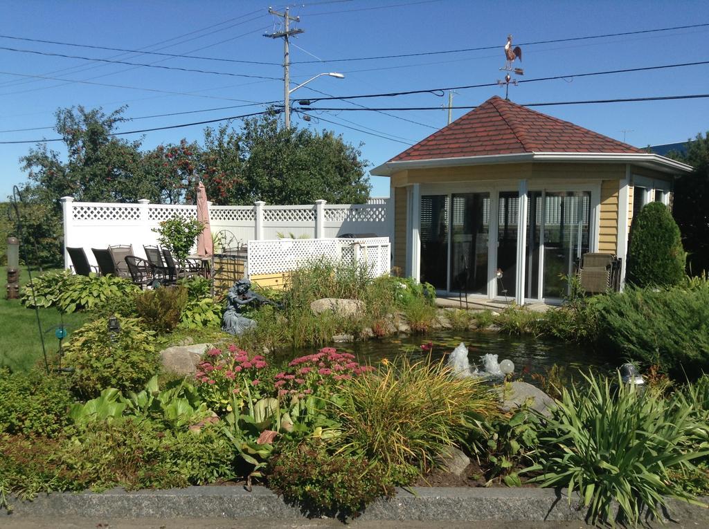 Bed and Breakfast Douces Evasions Saint-Anselme Exterior foto