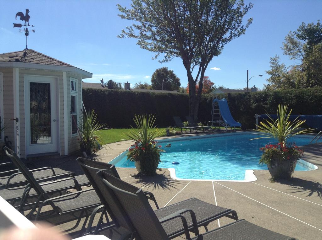 Bed and Breakfast Douces Evasions Saint-Anselme Exterior foto