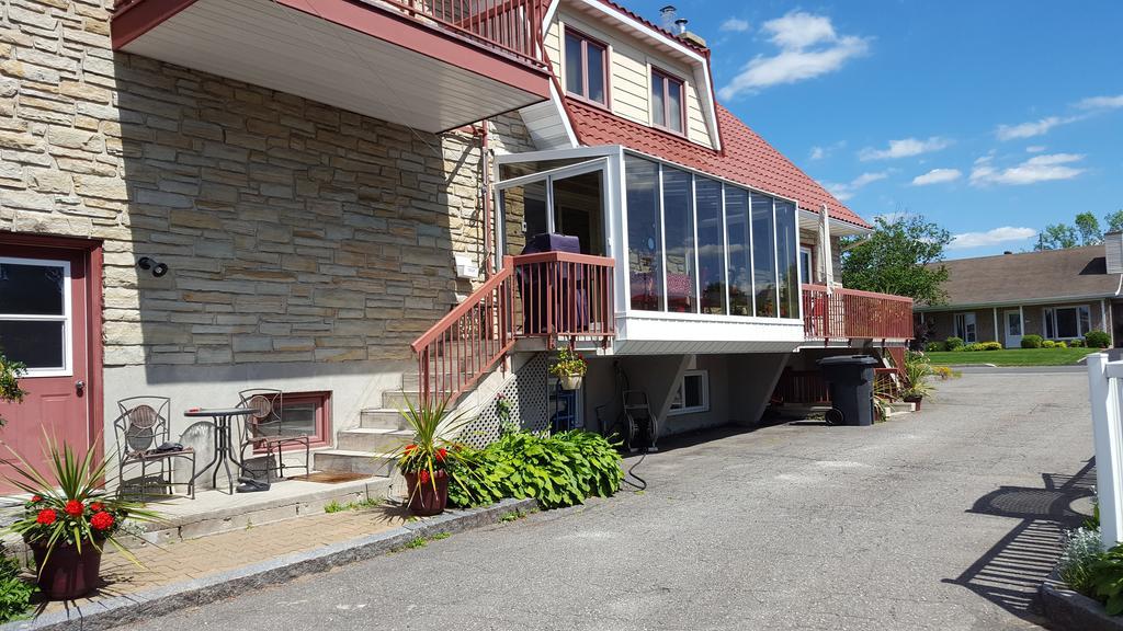 Bed and Breakfast Douces Evasions Saint-Anselme Exterior foto